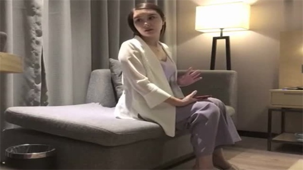 探花男爵高端会所 超靓外围女跪舔口交 白嫩美臀任君采撷 深喉侍奉淫语不断